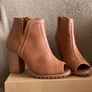 Seven7 Footwear Ashbury Boot in Saddle